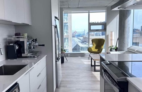 International District Apartment | Hotel Vibes At Home I Humaniti Condos I 2Beds-2Baths IMONTREAL
