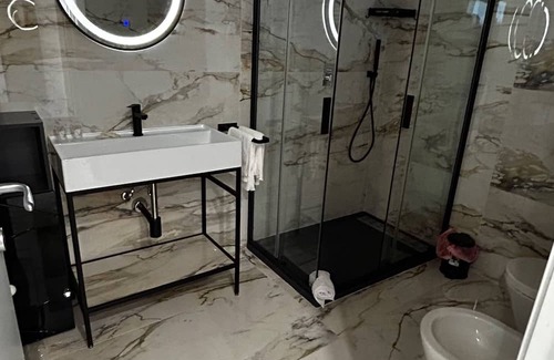Pulsano Bed & Breakfast | Suite Visconti – Romantic Spa Suite with Private Whirlpool in Pulsano Old Town
