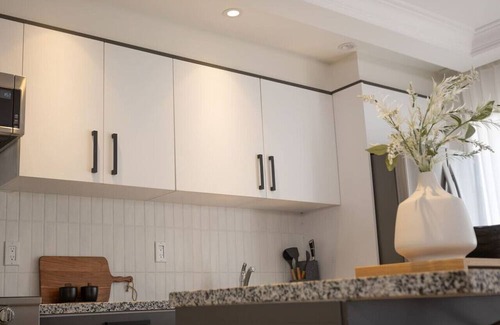 Rockcliffe - Smythe Apartment | Bright & Spacious 5-BDR Home in Toronto (Unit #5)