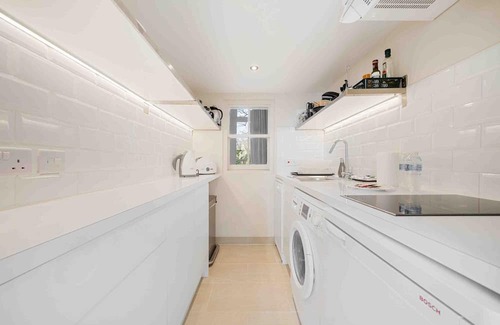 Campden Apartment | 1st class, 1st floor Kensington apt with Mezzanine