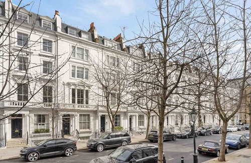 Campden Apartment | 1st class, 1st floor Kensington apt with Mezzanine