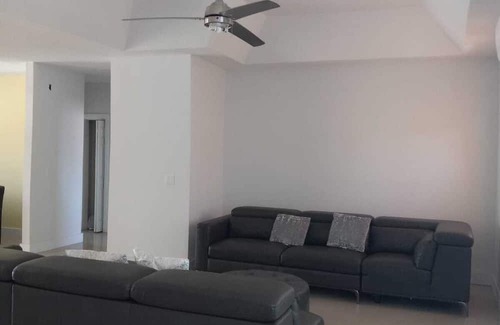 Williams Town House | Charming 3-bedroom house with AC, WiFi in lovely Freeport