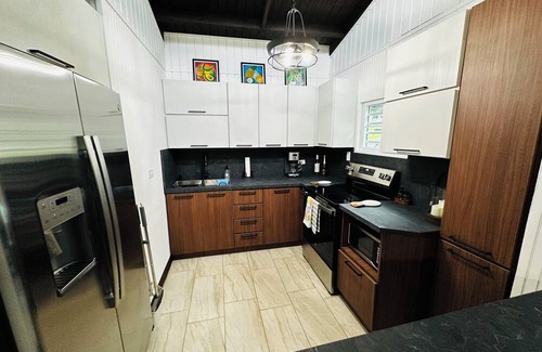 Mata de Platano Ski Chalet | Yunque Valley! 3-bedroom chalet in La Capital del sol, Luquillo! with AC, WiFi!