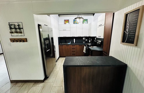 Mata de Platano Ski Chalet | Yunque Valley! 3-bedroom chalet in La Capital del sol, Luquillo! with AC, WiFi!