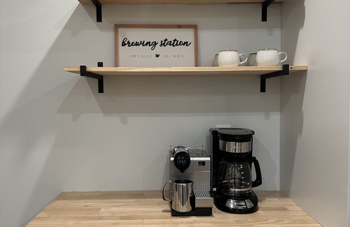 Gloversville House | Adirondack Getaway-2 Bed 1BR w/bonus room-Located at the foot of the Adirondacks