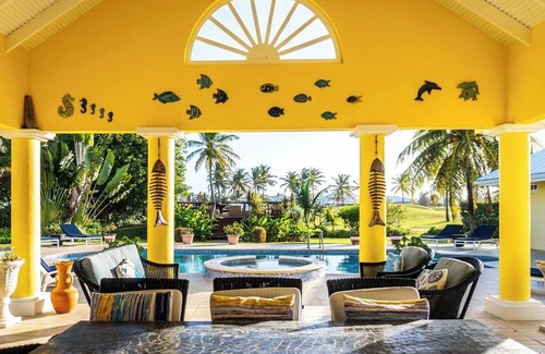 Lowlands Villa | Charming 4-bedroom villa with AC and WiFi in the gated community.
