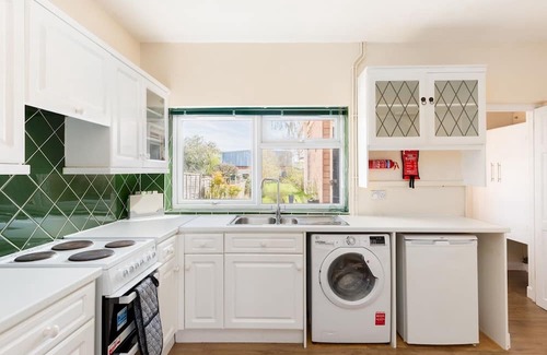 Frampton on Severn House | Pass the Keys | Central 3 Bed House in Stratford Upon Avon