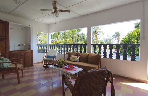 Aneho Villa | Room with lounge and garden near the beach in Aneho. Quiet neighborhood.