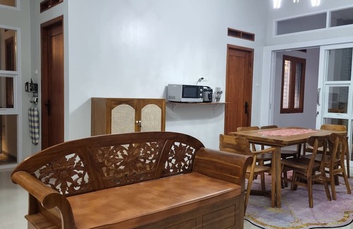 Bandar Lampung House | Semesta Lux Family Guesthouse - 3BR house in Lampung with AC, wifi, and kitchen.