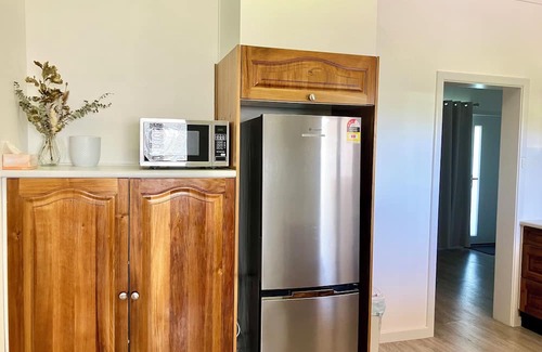 Tatiara Bed & Breakfast | Gums N Roses B&B Quiet & Central Location. Spacious For Family & Pet Friendly🌹