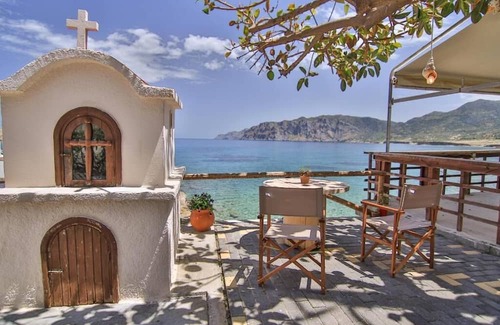 Mochlos Apartment | The Wave House | Seafront Escape in Peaceful Mochlos