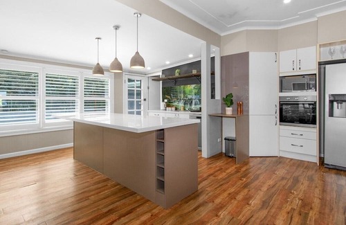 Speers Point House | Lakeview Retreat on The Esplanade