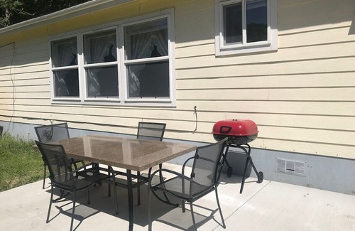 Crawfordsville Cottage | Guest House on the Ranch