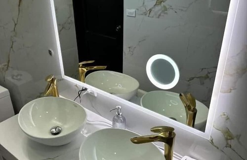 Tortuguero Apartment | H ET L