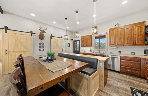 Markville House | Hibernation Station - 6BR On the Trails!