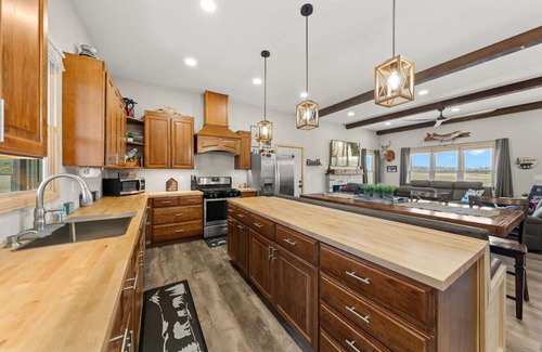 Markville House | Hibernation Station - 6BR On the Trails!