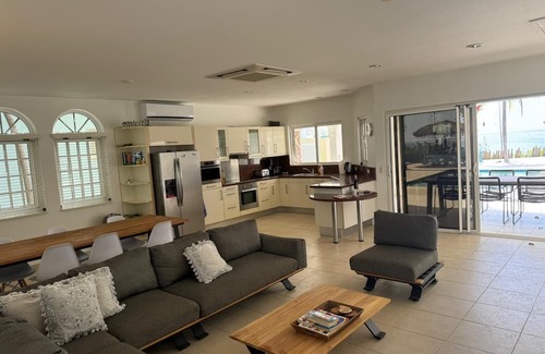 Sabadeco House | Crown Ridge 12 – Oceanfront home with private pool & infant of a dive site