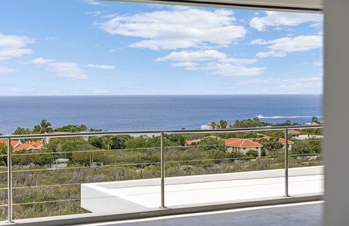 Sabadeco Villa | Luxury Ocean View Villa w/ Huge Private Pool, 3 Ensuite Beds & Dive Facilities