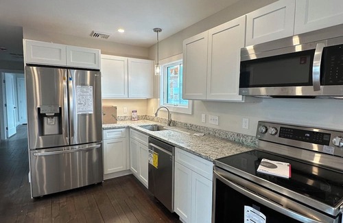 Westerly Apartment | NEW Spacious 4BR on River Above Top Breakfast Spot with A/C in Quaint Stonington