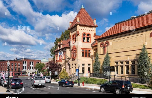 Westerly Apartment | NEW Spacious 4BR on River Above Top Breakfast Spot with A/C in Quaint Stonington