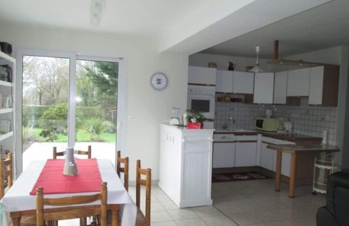 Sarzeau House | Vacation home on the beach, less than 10 minutes' walk from the sea.
