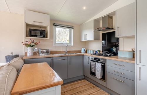 Sewerby House | Sandpiper Lodge - Two Bedroom House, Sleeps 4