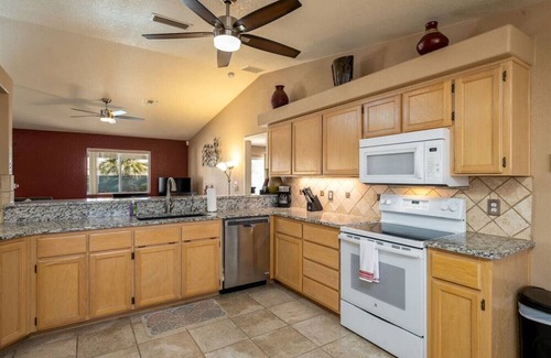 Lake Havasu City House | 3 Bed 3 Bath Havasu Pool Home Circular Driveway