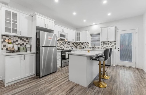Niagara Falls Apartment | Stylish *NEW* 2BR Suite| 2.5Baths | Close to Falls