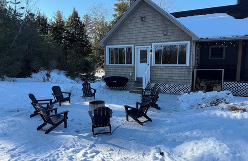 Center Conway House | 3-bedroom house on 40 acres in peaceful Conway with WiFi, AC