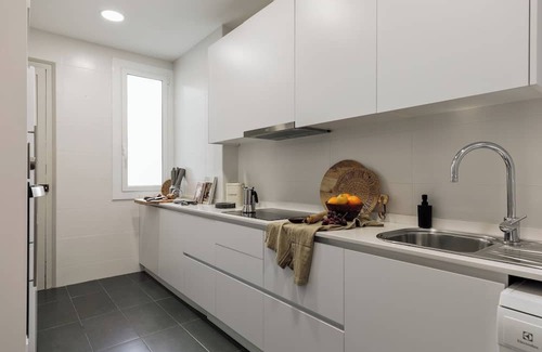 Eixample Apartment | Kaftan - 5 bedrooms and balcony in Eixample Dreta