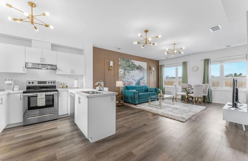 Niagara Falls Apartment | LUX - Designer Penthouse Apt with Rooftop And Parking
