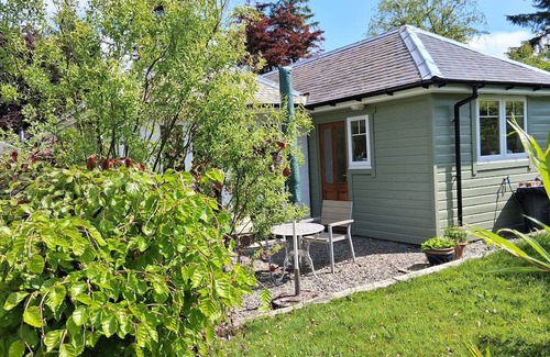 Kippen Cottage | Cosy cottage with kitchen, log burner & private patio in rural village