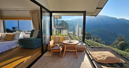 Mae Fa Luang House | WATA KHIRI by Wang Put Tan