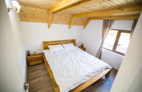 Crasna Cabin | Cabana A lakeview