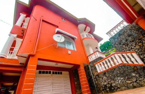 Freetown House | Mountain View Villa