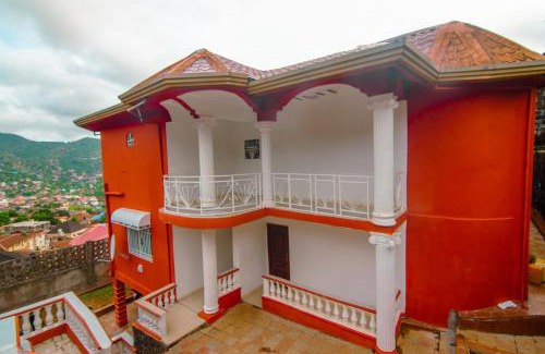 Freetown House | Mountain View Villa