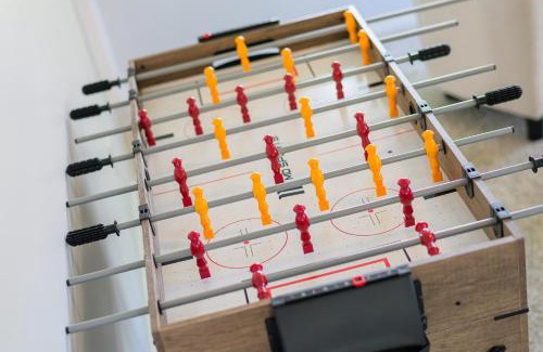 Riverside Terrace House | Spacious Modern House near Downtown & Medical Center