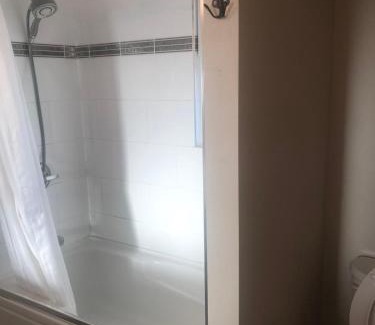 Richmond House | Large suite with separate bathroom