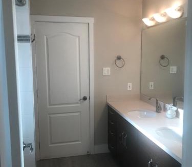 Richmond House | Large suite with separate bathroom