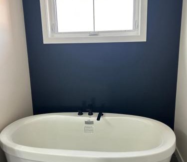 West St. Paul House | Guest suite