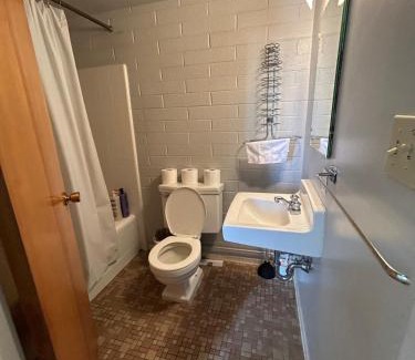 Garden City Hotel | Simple Motel Stay Suite