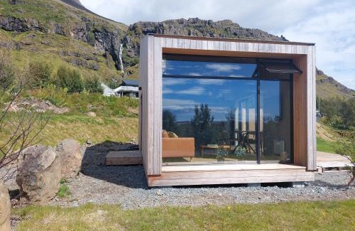 Hofn Ski Chalet | Old Cottages