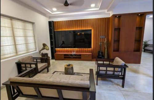 Ettumanoor House | Swimming Pool Naalkett Tharavad Villa with nice Ambience