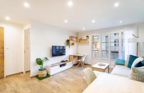 Toulon Apartment | Marvelous air-conditioned and renovated T3 with balcony and elevator