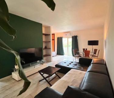 Trianon Apartment | Cosy suite in the heart of Ebene