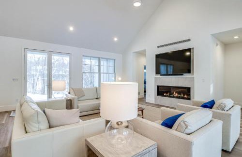 Deerwood House | Luxury Serpent Lake Home with Gourmet Kitchen!