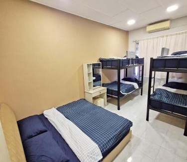 Kluang House | 23 Sri Kluang HomeStay - Up to 15pax