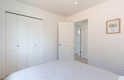 North Image House | Modern 3b/2b Retreat near Portland (Must-See)