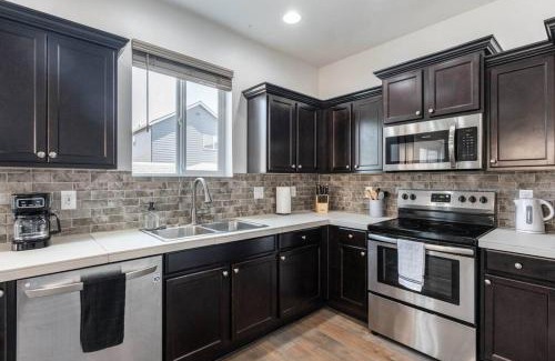 North Image House | Modern 3b/2b Retreat near Portland (Must-See)