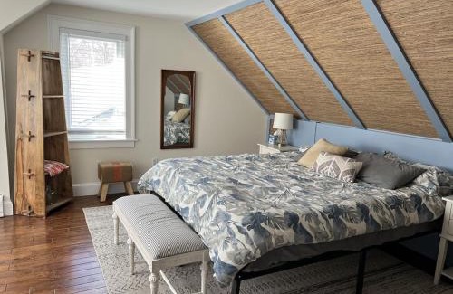 Cape Neddick House | .7 miles to the Beach, Large stunning Cape for the whole family. Three Decks.